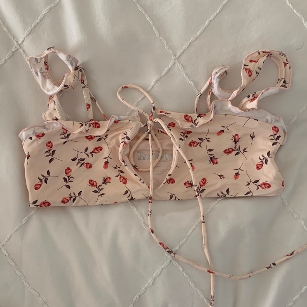 Frankie’s Bikinis Floral Rosebud Mackenzie Top M